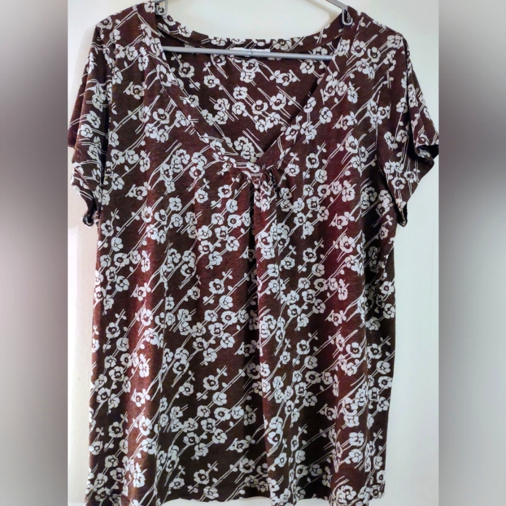 Faith peace and love v neck Size XL casual shirt..Very pretty